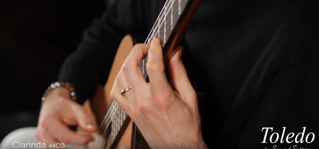 Un tributo a Bohemian Rhapsody con la chitarra classica Toledo