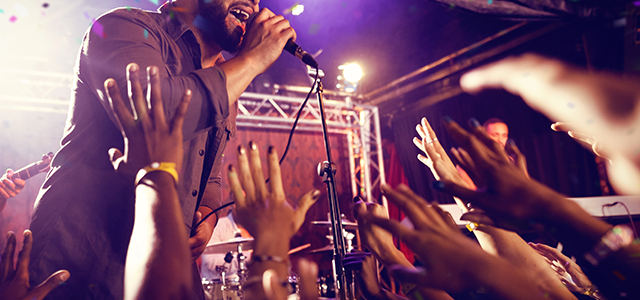 How to Choose the Right Microphone for Live Performance