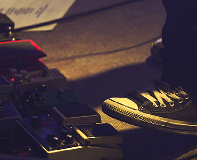 ​Guitar and Bass effects chain - Optimize your sound by correctly managing power supplies and connections.