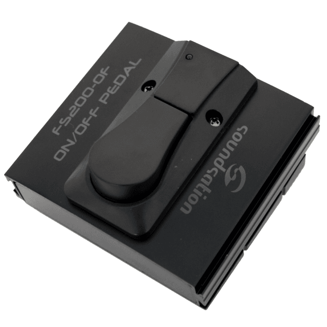 On/off pedal for guitar with led indicator